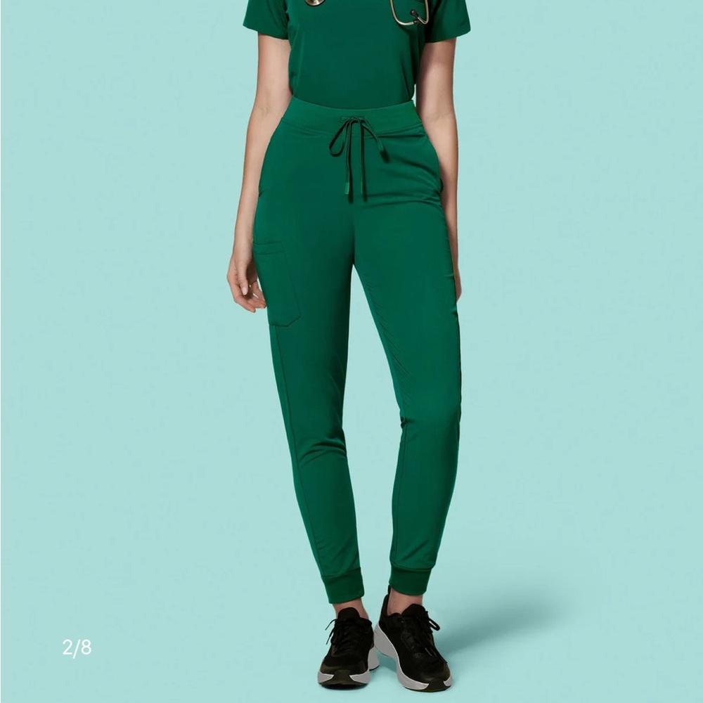 Women’s Mandala scrub set S Top and M High waisted jogger bottoms